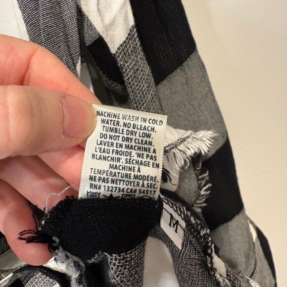 Bella Dahl Black & White Plaid Button Front Blouse Raw Hem Medium 100% Rayon - Picture 4 of 8